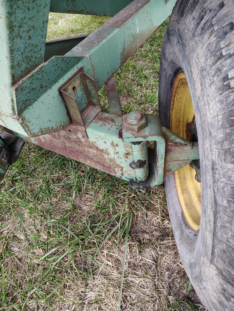 JOHN DEERE 350-22 Gravity Wagon - Image 20